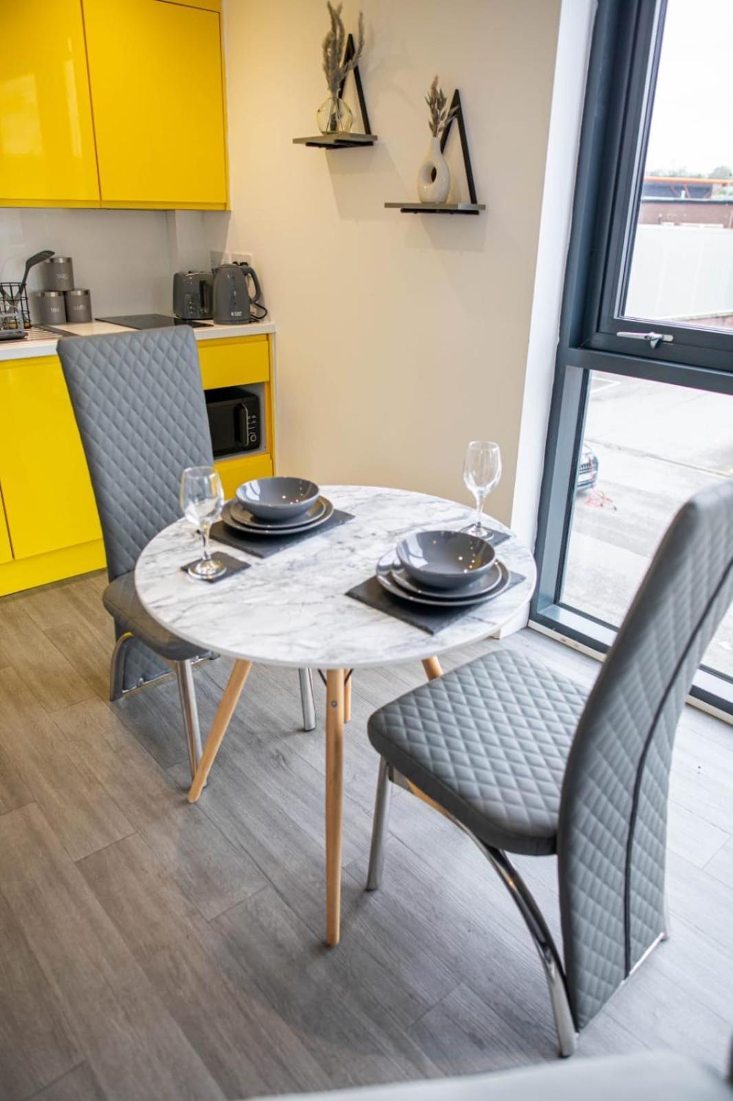 Excellent Studio Balcony Apartment In Шефилд Экстерьер фото