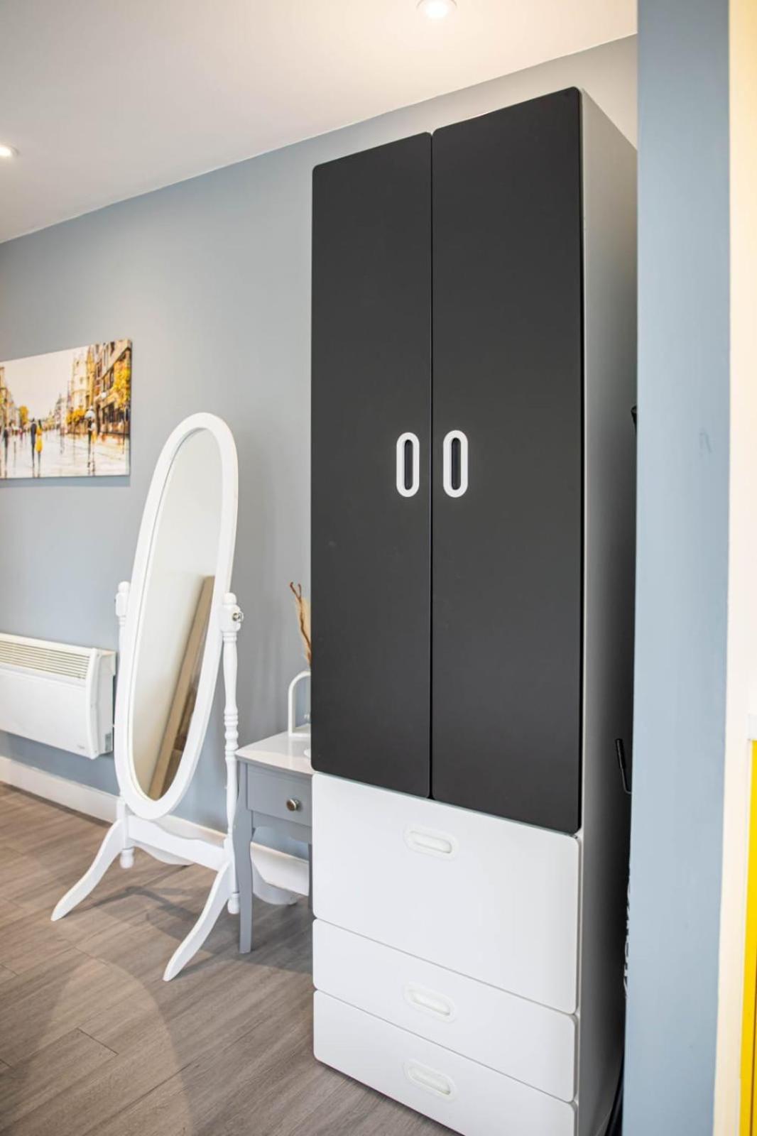 Excellent Studio Balcony Apartment In Шефилд Экстерьер фото
